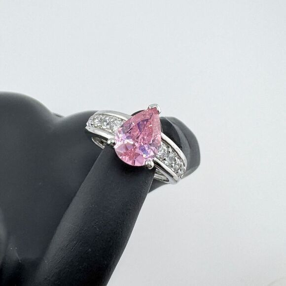Vintage Pink Rhinestone Teardrop Cocktail Ring Glamorous Timeless Statement - Picture 1 of 10